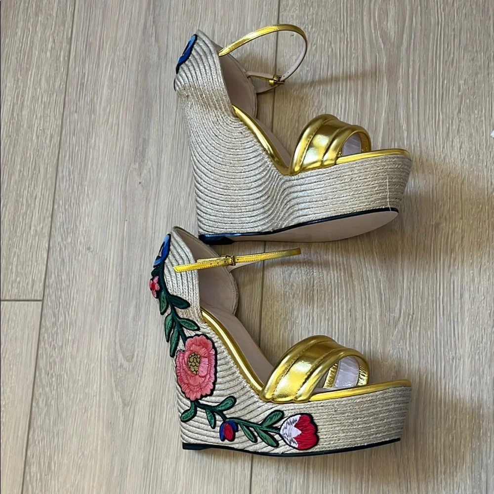Gucci Gold Wedge Sandals with T-Strap Design Stitch Floral Size 42 - Picture 2 of 15